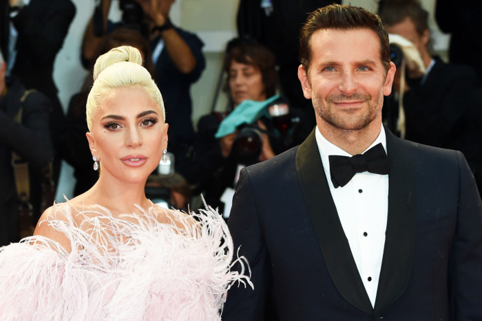 Lady Gaga e Bradley Cooper apresentam prêmio no Golden Globes 2019